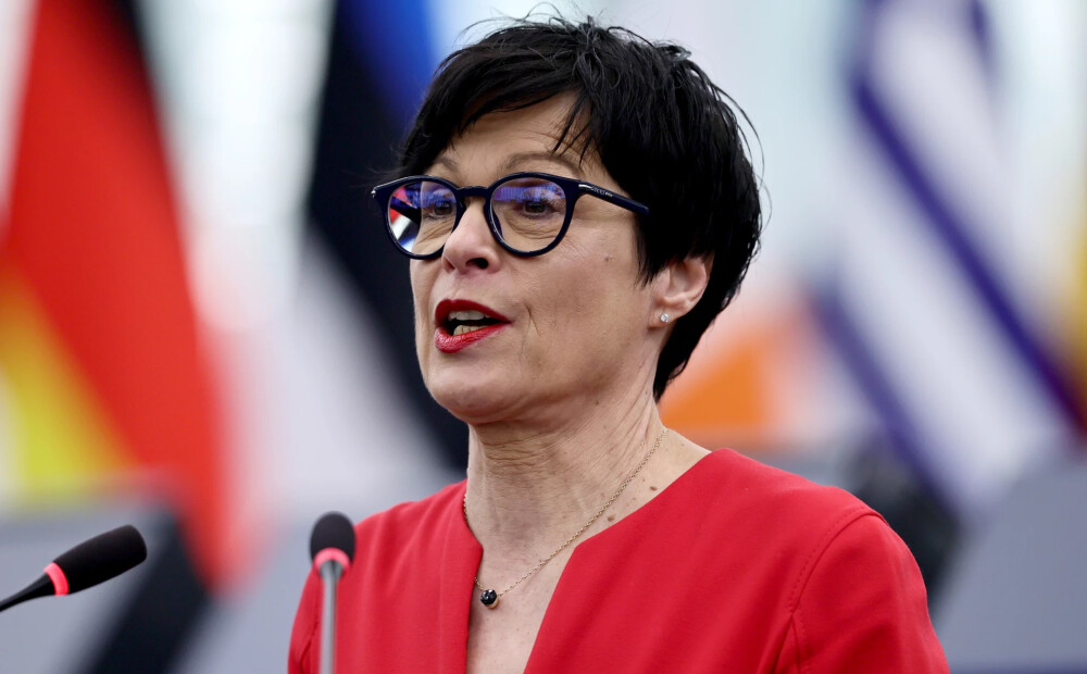 ES brīdina Serbiju: Demokrātijas atkāpšanās var izmaksāt 1,5 miljardus eiro