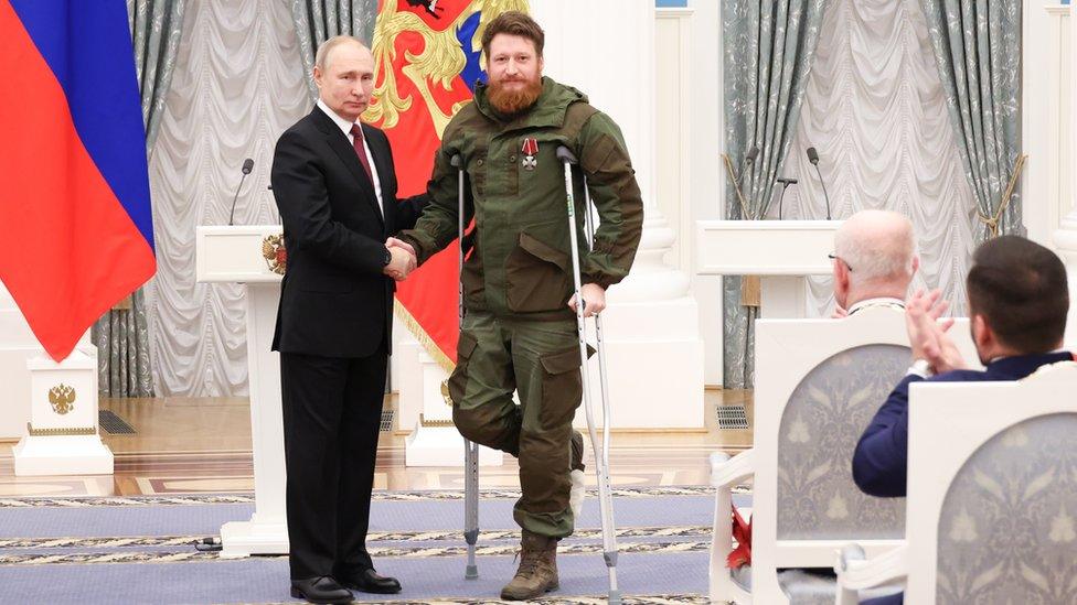 Krievu influenceres drosmīgais vēstījums Putinam: “Cilvēki no jums baidās” un Kremļa neparastā reakcija