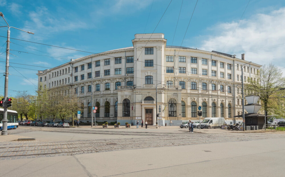 Latvijas Universitāte pārdod vēsturiskās ēkas: miljonu investīcijas Torņakalna attīstībā
