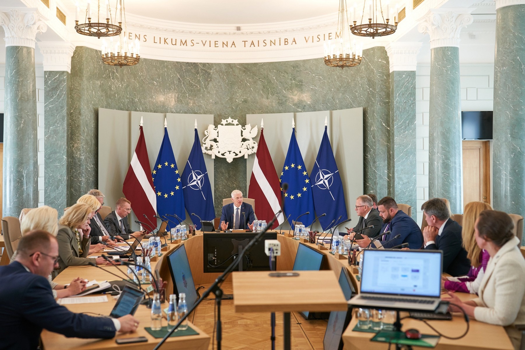 Ministru biroju veidošana: Kāpēc jaunā valdība paļaujas uz politikas pieredzi?