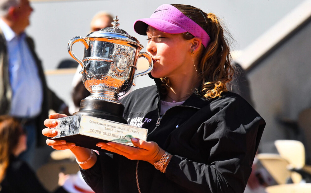 Mirra Andrejeva triumfē Parīzē: Izcīna pirmo “Grand Slam” titulu un ieraksta sevi vēsturē