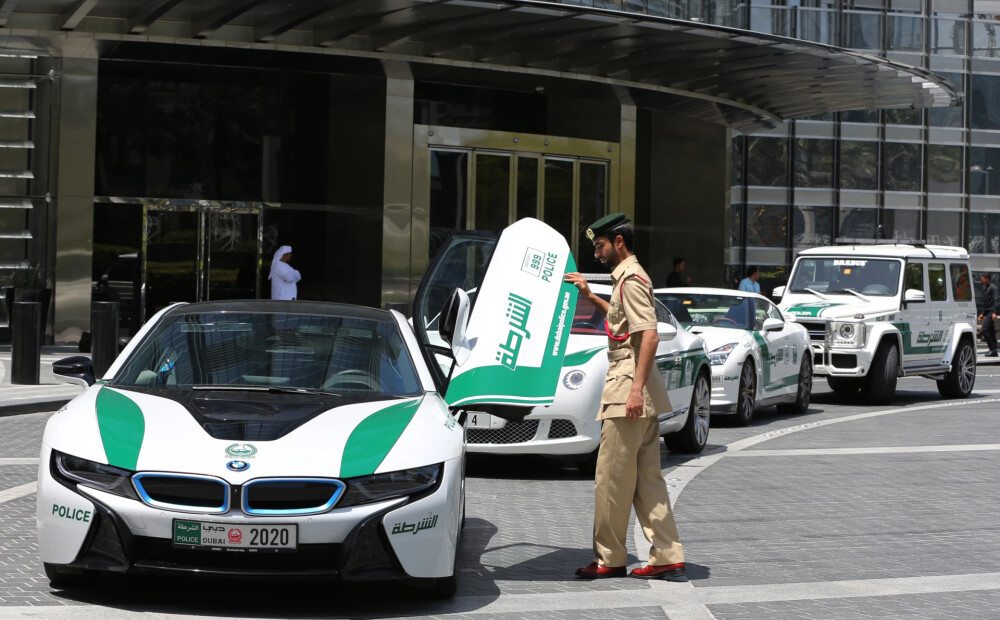 Dubaijas policijas unikālais autoparks: luksusa automašīnas ar citu mērķi