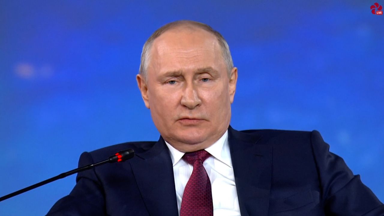 ASV sūtnis Vitkofs ar Putinu pārrunā kara izbeigšanu Ukrainā