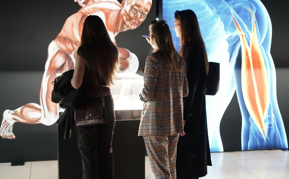 Atklāta izstāde “Bodies Evolution” tirdzniecības centrā “Teika Plaza”