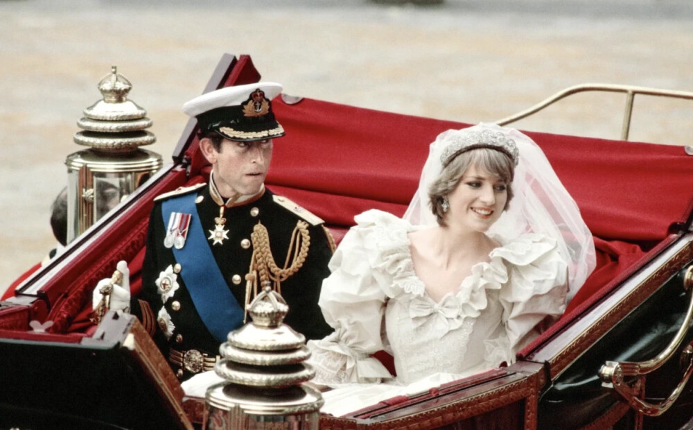 Kāpēc princese Diāna pacieta vīra publisko nodevību