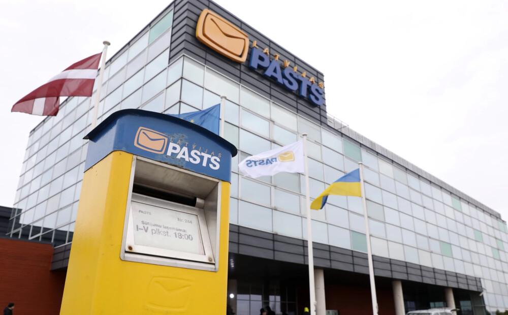 “Klienti jums nemaz nerūp!” Rīgas iedzīvotājs nesaprot, kāpēc jāiet uz attālajiem “Latvijas pasta” pakalpojumiem