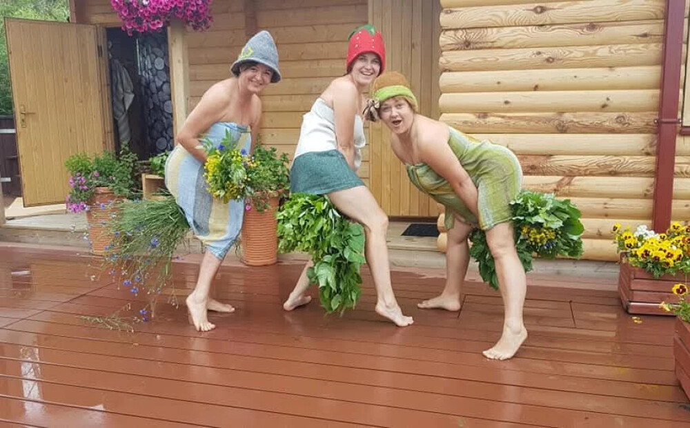 Trīs latviešu pirtnieces ar pirtsslotām pārsteidz ārzemēs