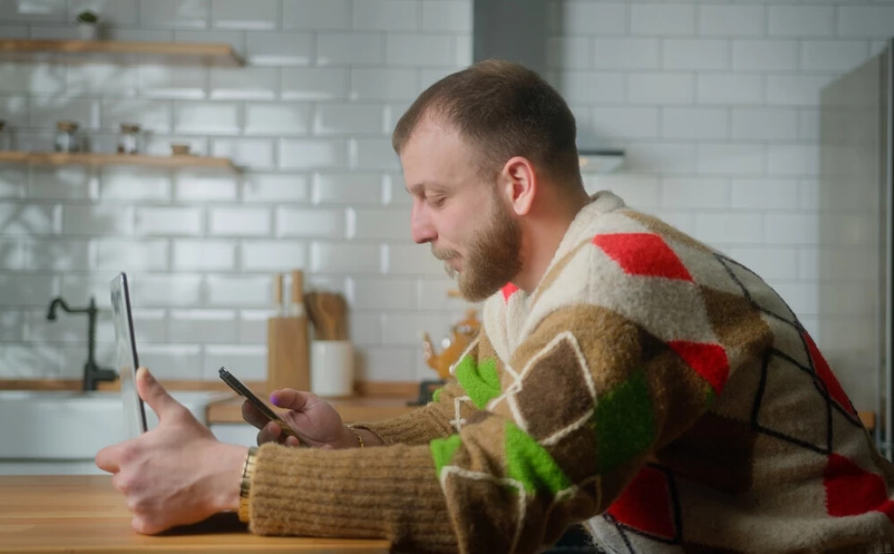 Vai var iemīlēties mākslīgajā intelektā? Psihologi skaidro