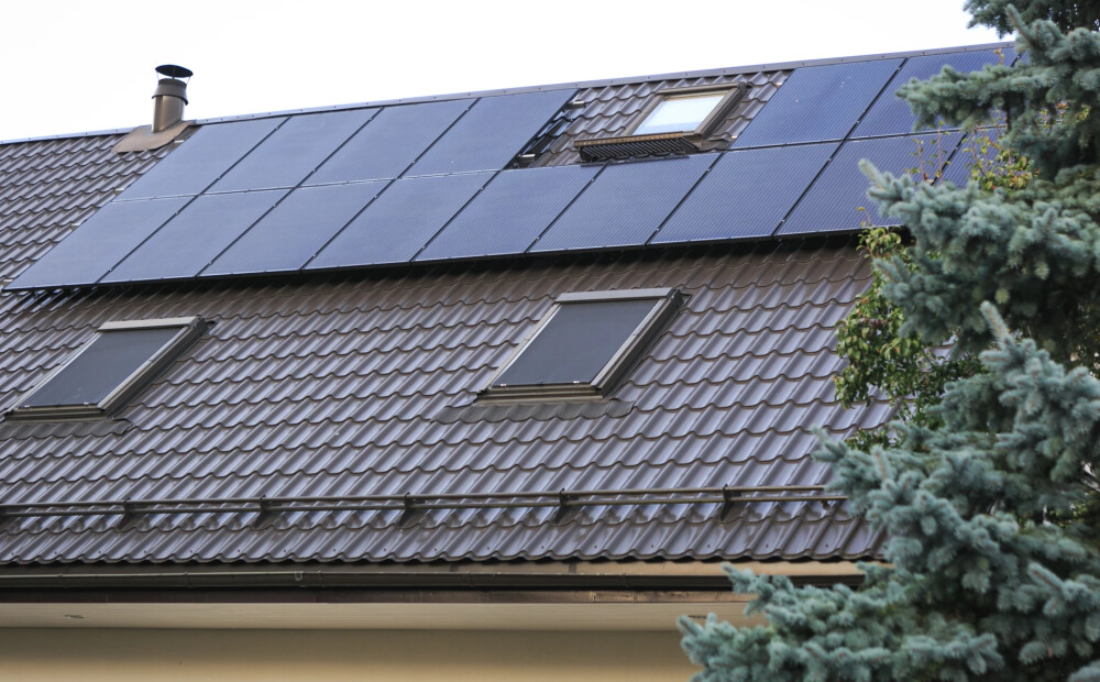 Zaļā revolūcija enerģijas jomā: privātmāju iedzīvotājiem iespējams pilnīgs nodrošinājums ar saules paneļiem