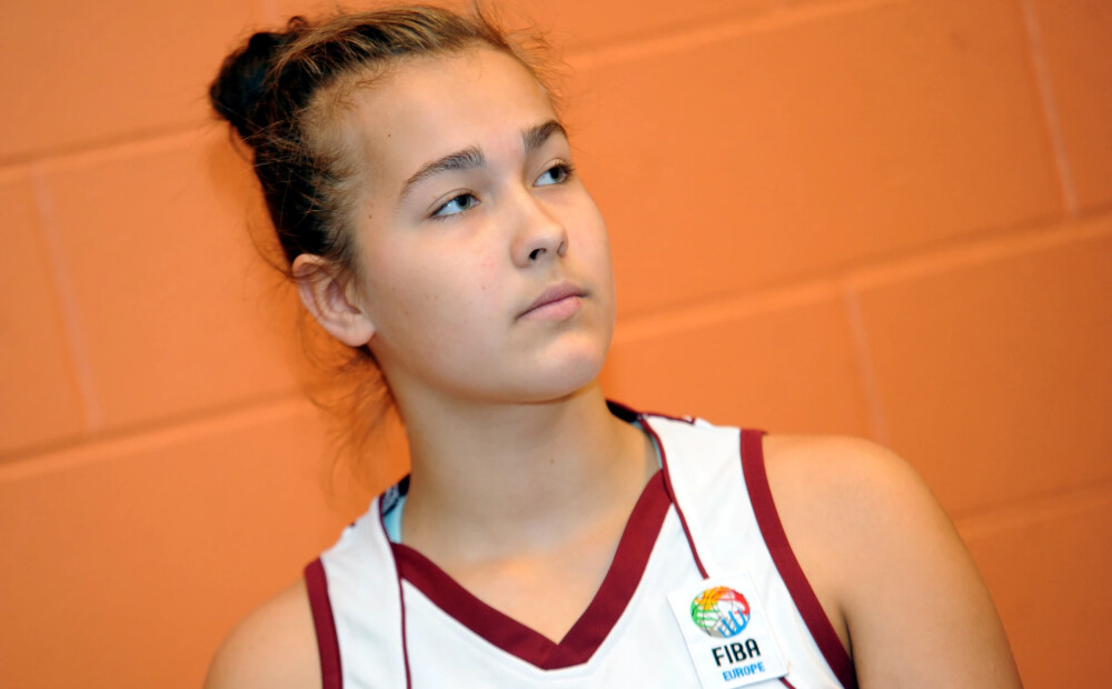 Aleksa Gulbe izceļas Francijas basketbola čempionāta spēlē ar četriem punktiem