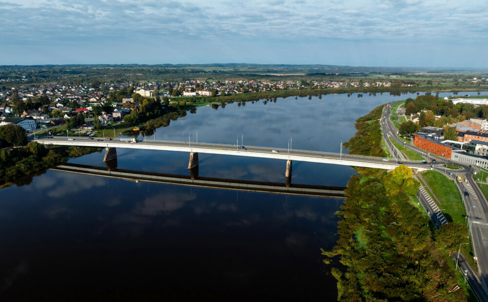 Daugavpilī sāks Vienības tilta pārbūvi, smagais transports nevarēs izmantot pagaidu tiltu