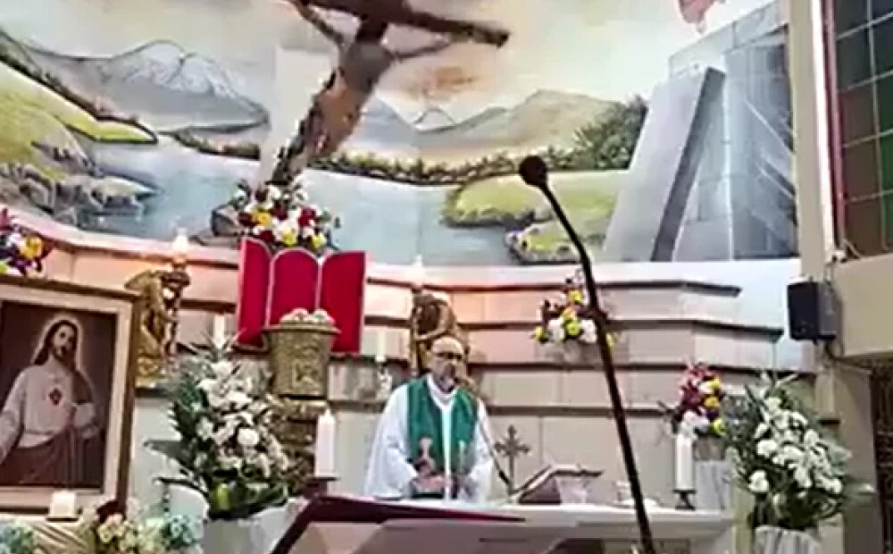 Ekvadoras priesteris gūst letālas traumas dievkalpojuma tiešraidē