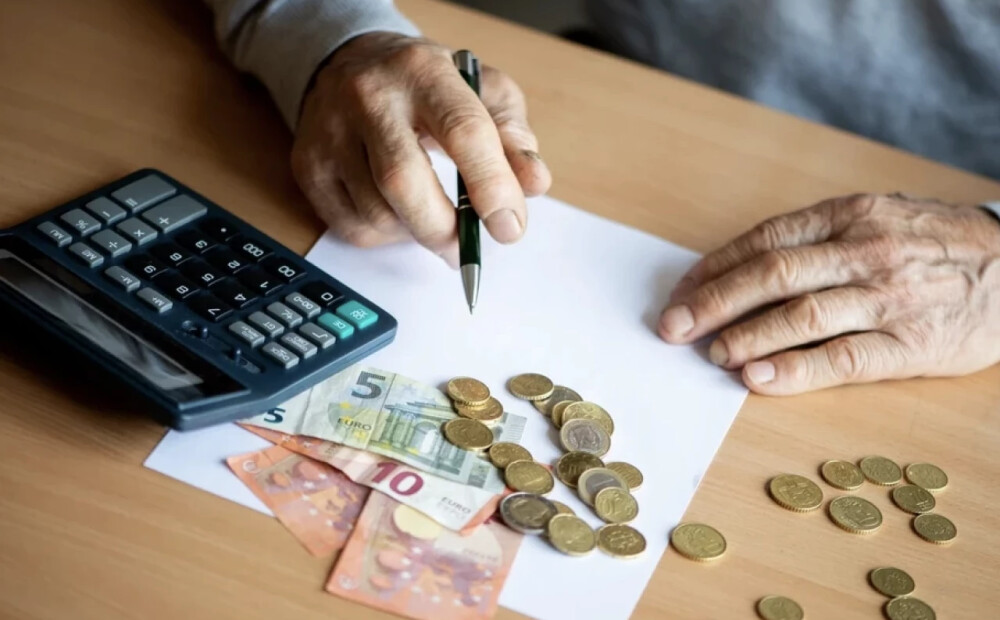 Pensionāru liktenis: īrētā mājokļa izaicinājumi Latvijā