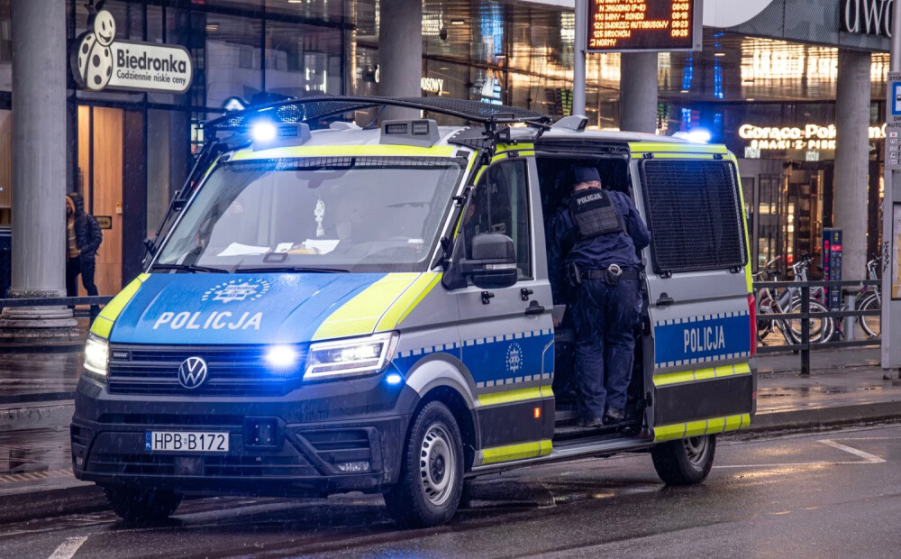 Polijā aizturēts trešais aizdomās turamais lietā par ugunsgrēku “Starlink” objektā