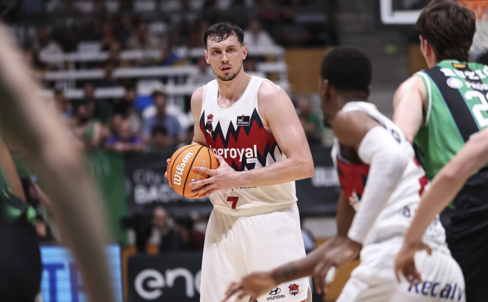 Rodions Kurucs ar varenu sniegumu palīdz “Baskonia” izvirzīties Spānijas čempionāta vadībā